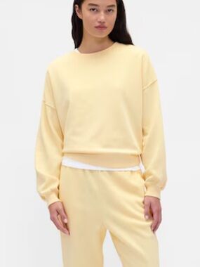 Gap Butter Yellow Sweatshirt Crew Neck